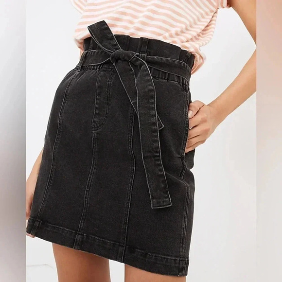 Madewell Dresses & Skirts - Madewell STRETCH DENIM PAPERBAG MINI SKIRT IN LUNAR WASH Black size Small Belted